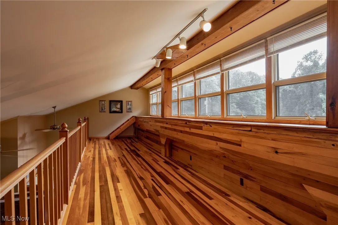 With Window Ledge for plants