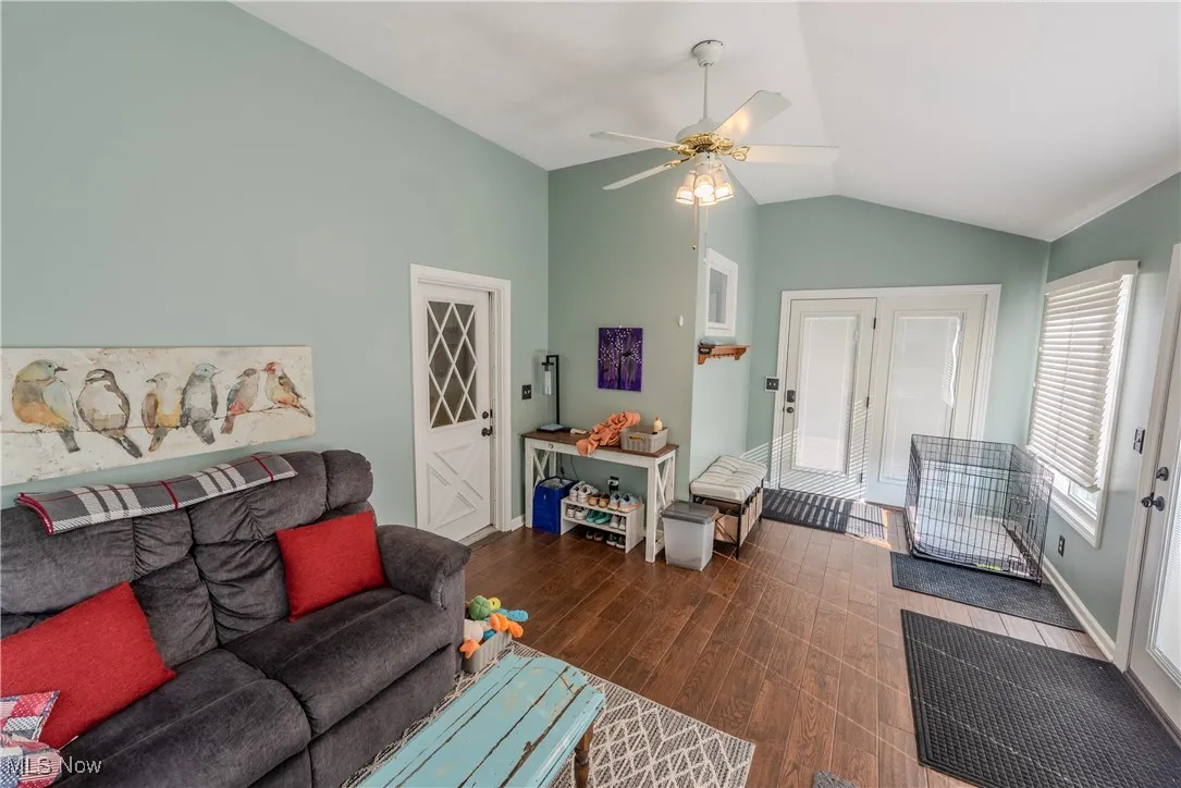 4 seasons room with updated windows, blinds and flooring.