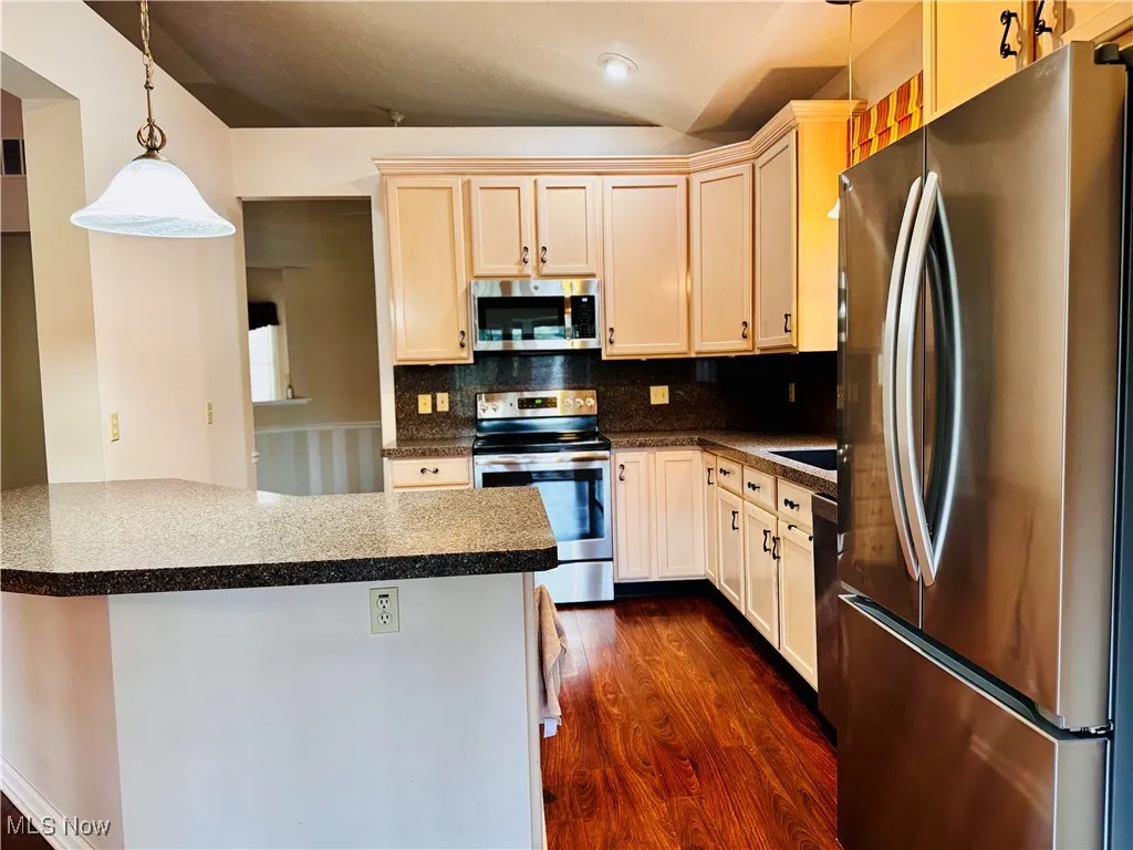 Kitchen all kitchen appliances included