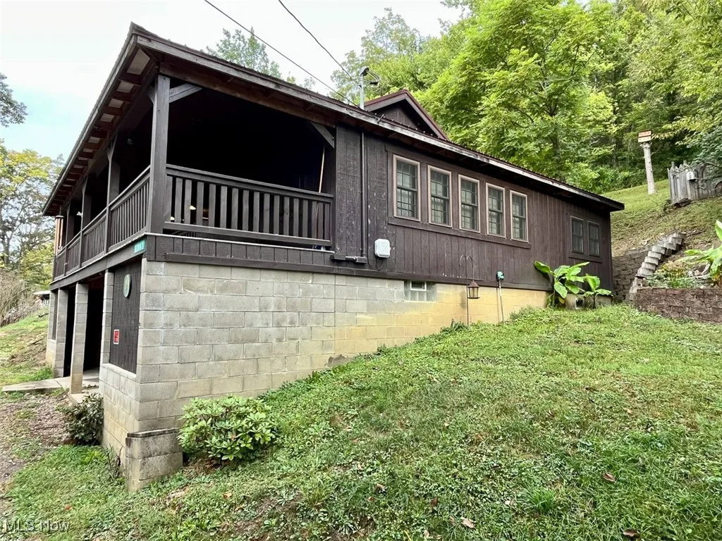 View of side of home