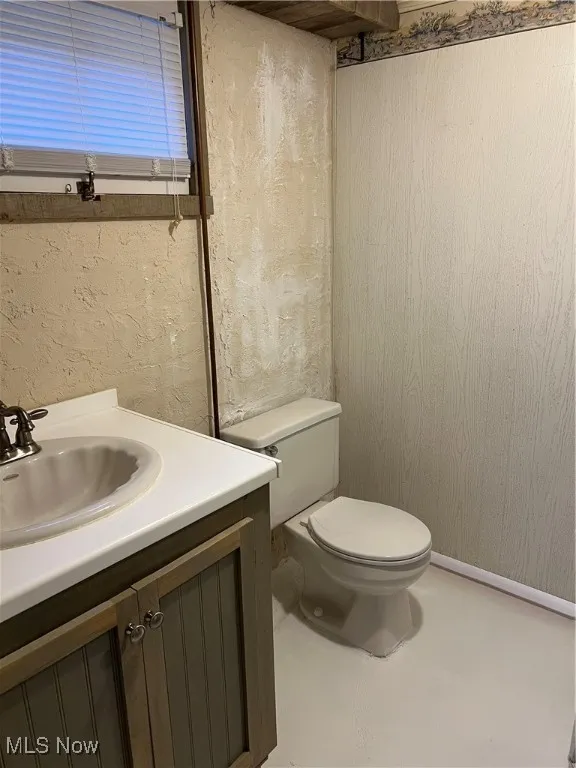 Lower-Level Bath