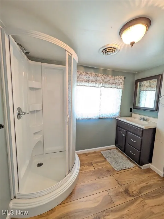 2nd Floor Full bath - View #2