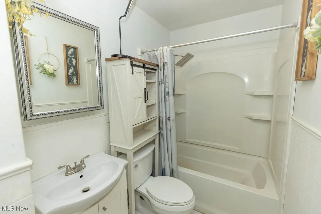 220 Vivian Drive, Berea, Ohio 44017,MLS Now Listing ID