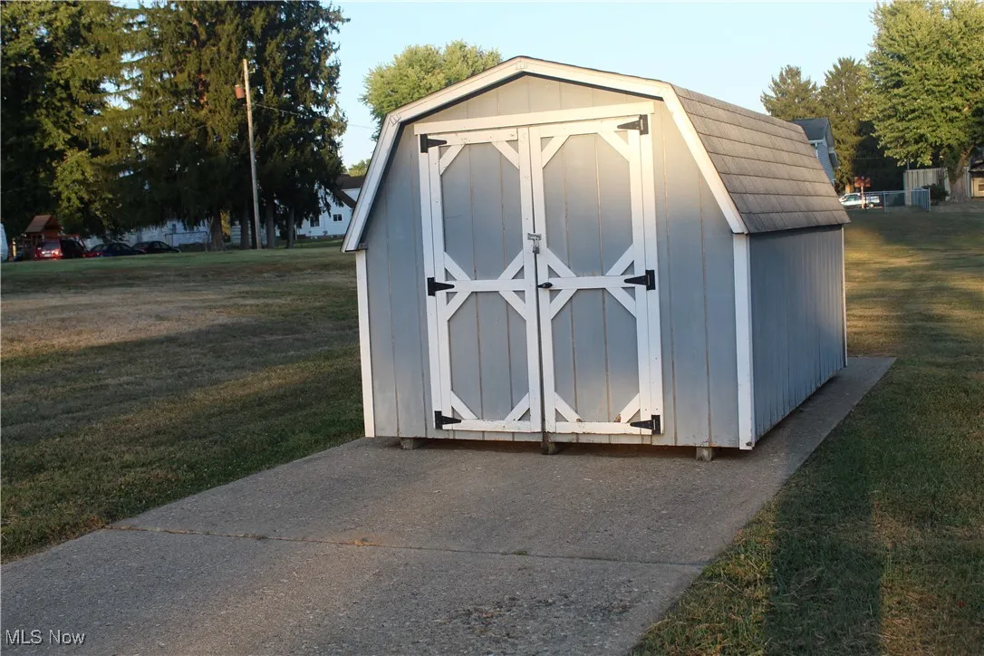 Storage barn