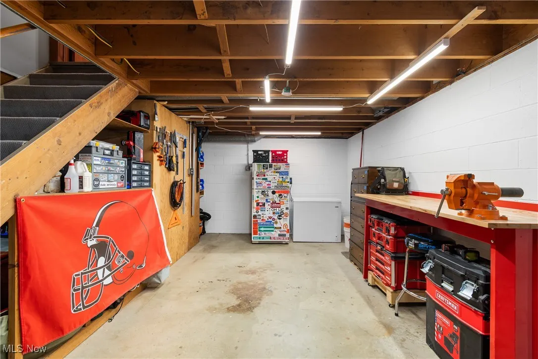 The seller's shop.  Good old fashioned plywood was used for the floor undersheathing - NOT particle board.  This home is built to last.