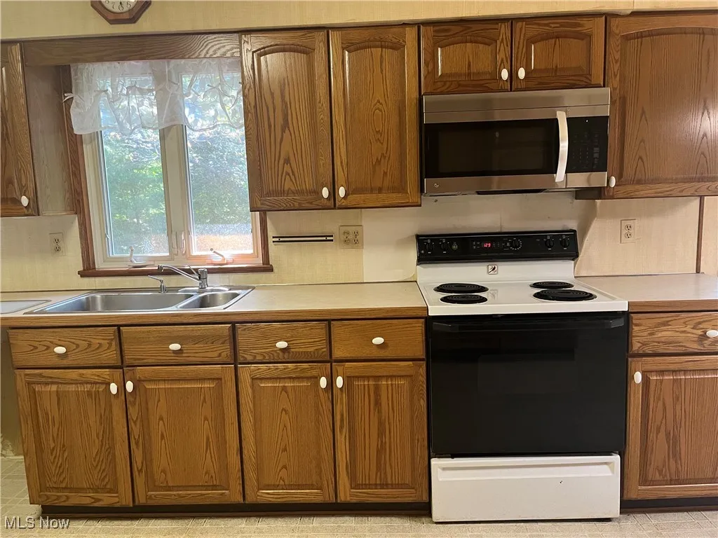 Electric Stove and Built-in Microwave
