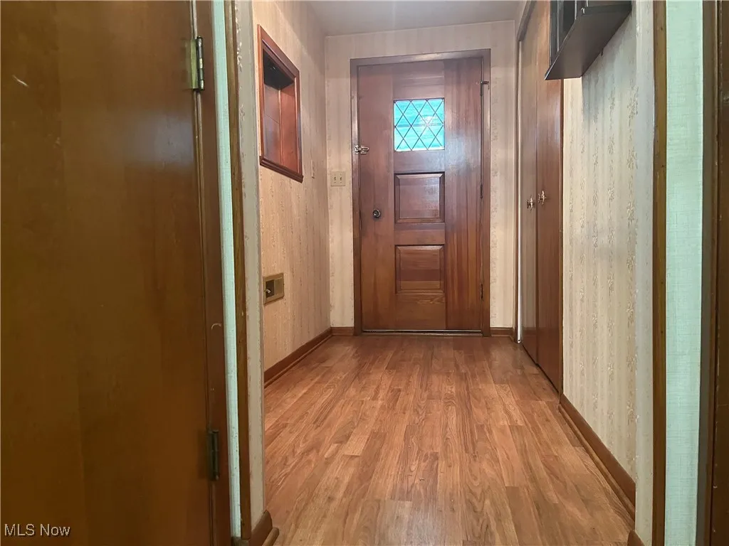 Front Door /Foyer