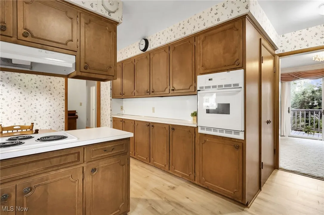 Plenty of Cabinets