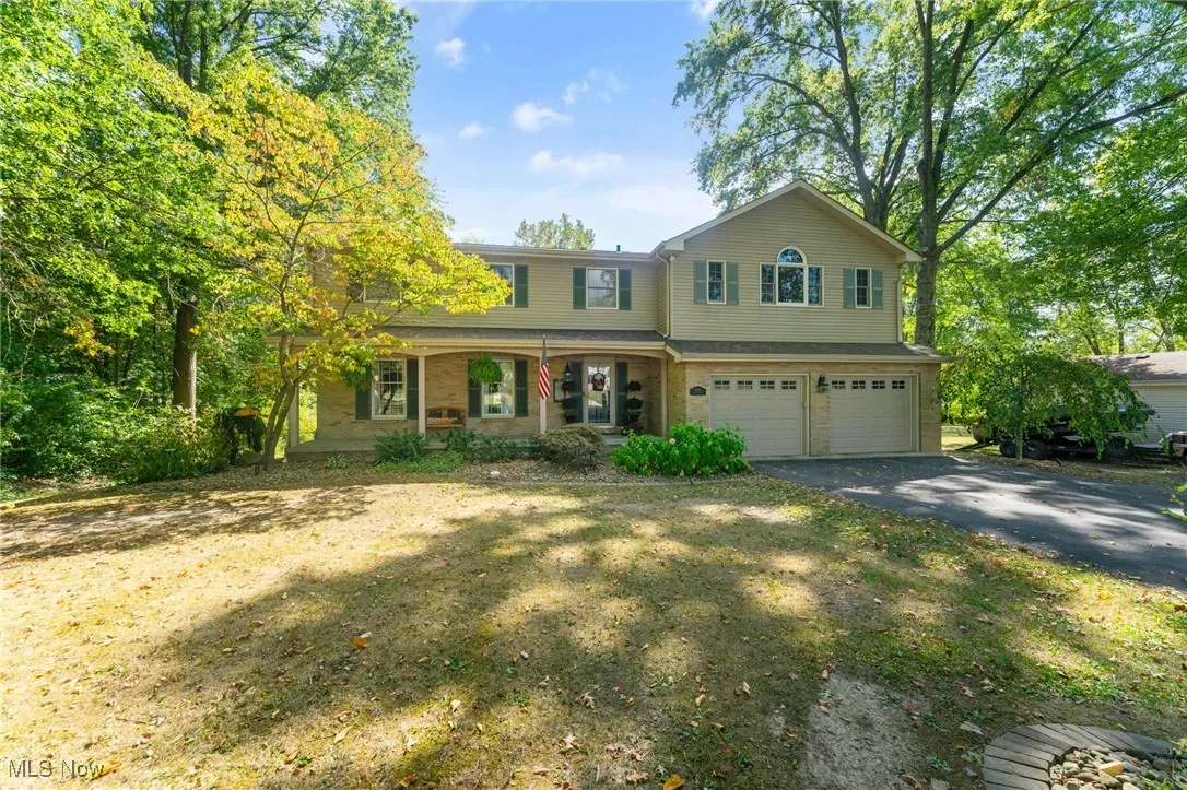 6976 White Oak Drive, Hubbard, Ohio 44425,MLS Now Listing ID