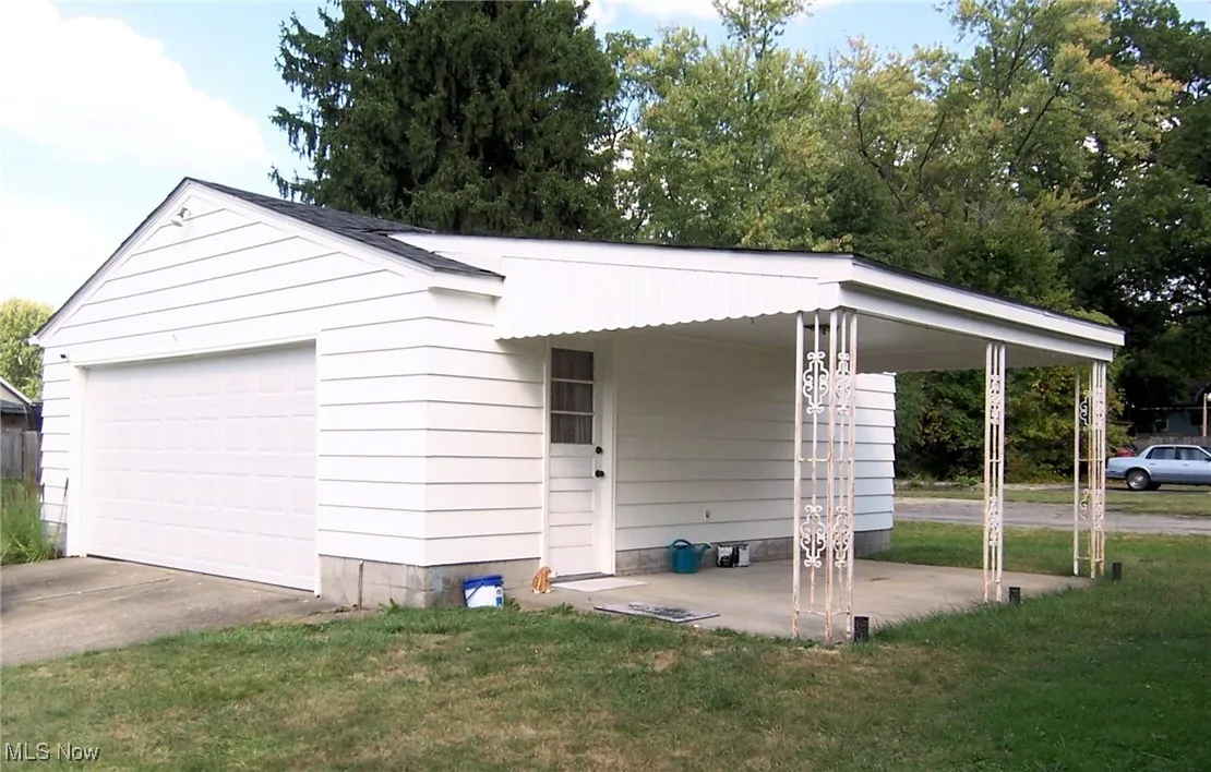 Side covered porch or carport
