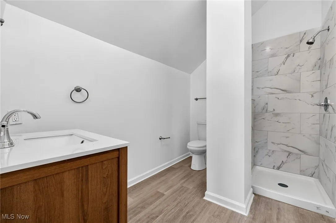2nd floor full bath