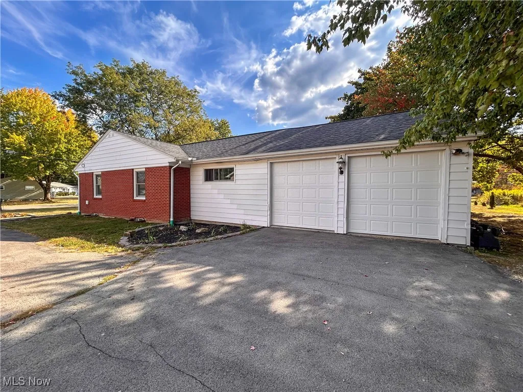 2495 Wilshire Drive, Cortland, Ohio 44410,MLS Now Listing ID