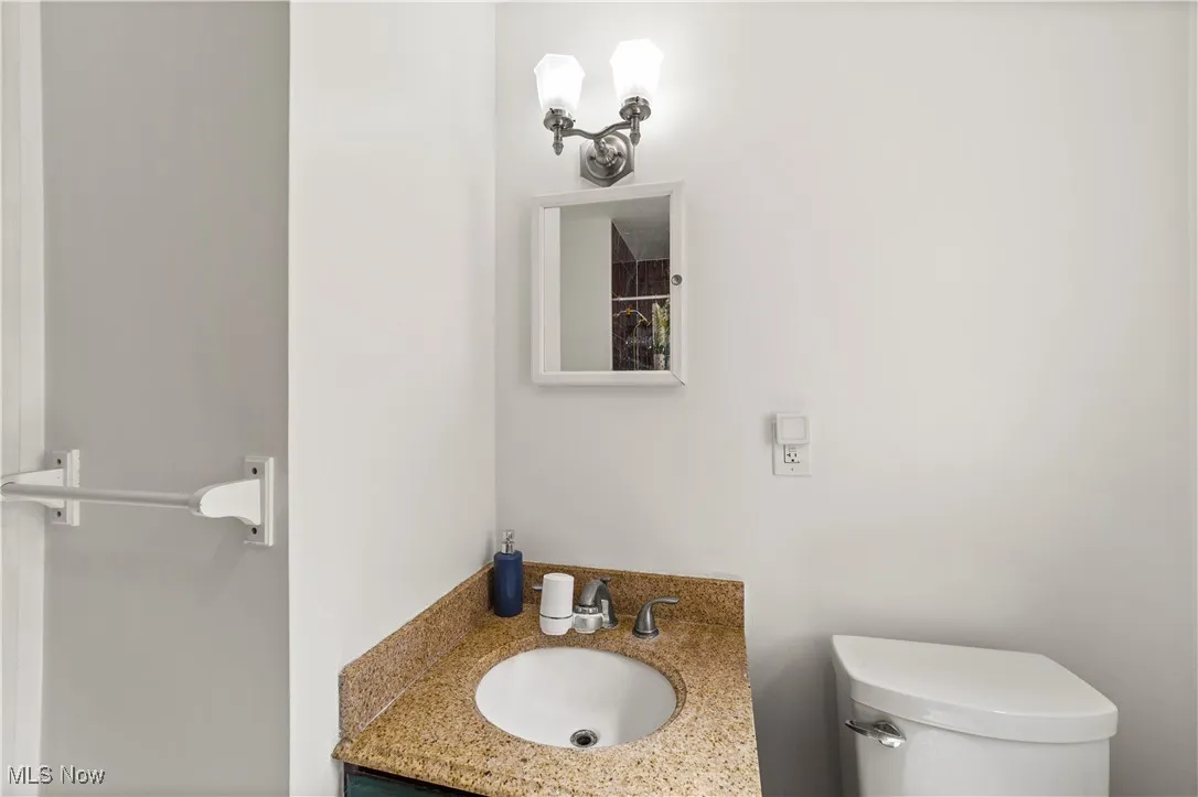 Full Bathroom w/Tub-Shower combination