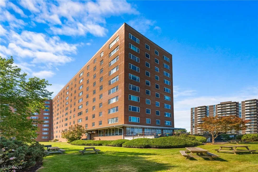 View of apartment building / complex
