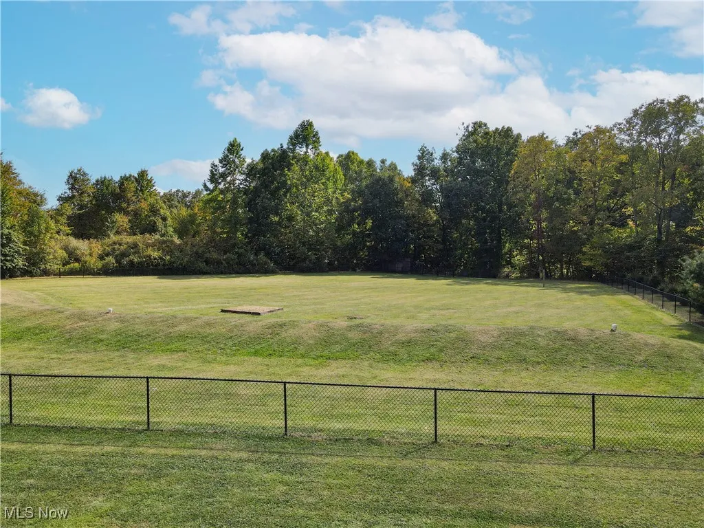 View of home's community with view of scattered trees