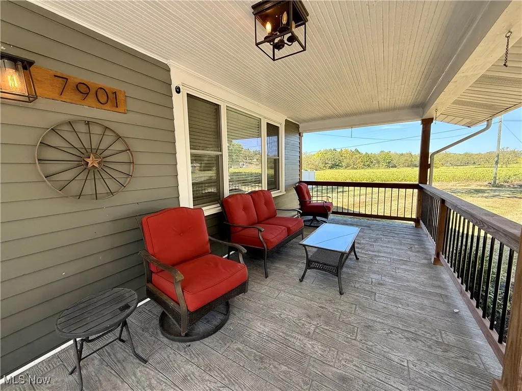 Deck with outdoor lounge area