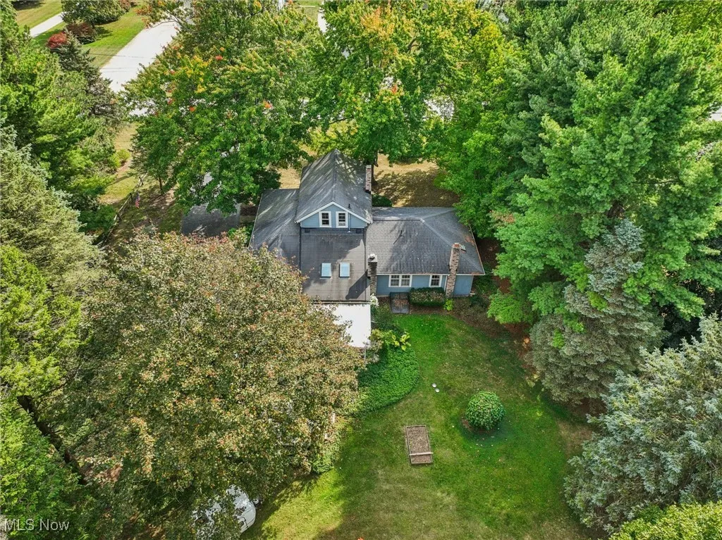 Aerial view of property and surrounding area