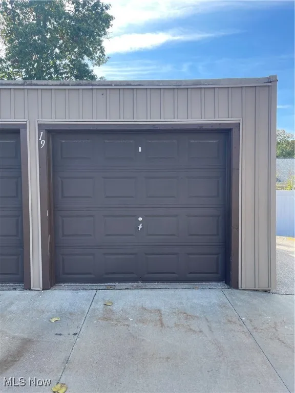 Detached garage