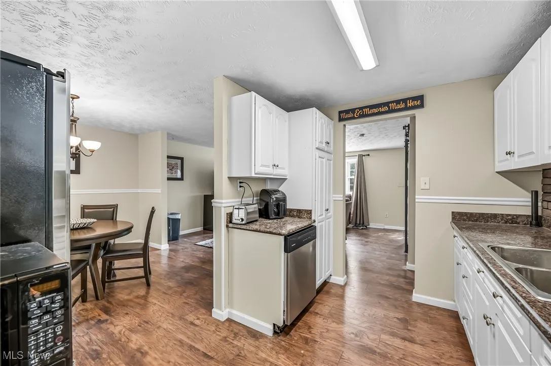 Complete with dishwasher for convenience