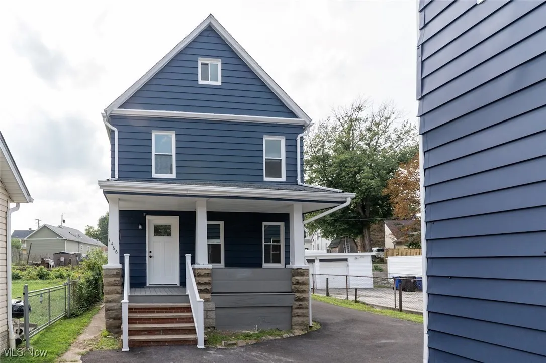 View of front of house featuring a porch
