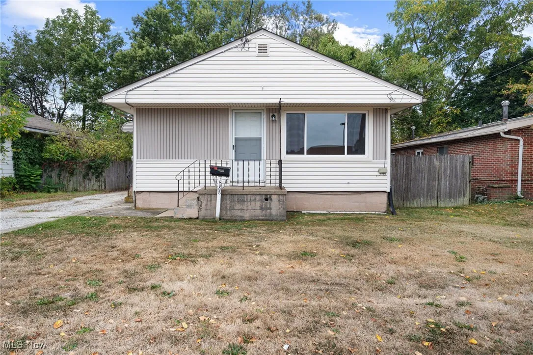 Ranch with Vinyl siding