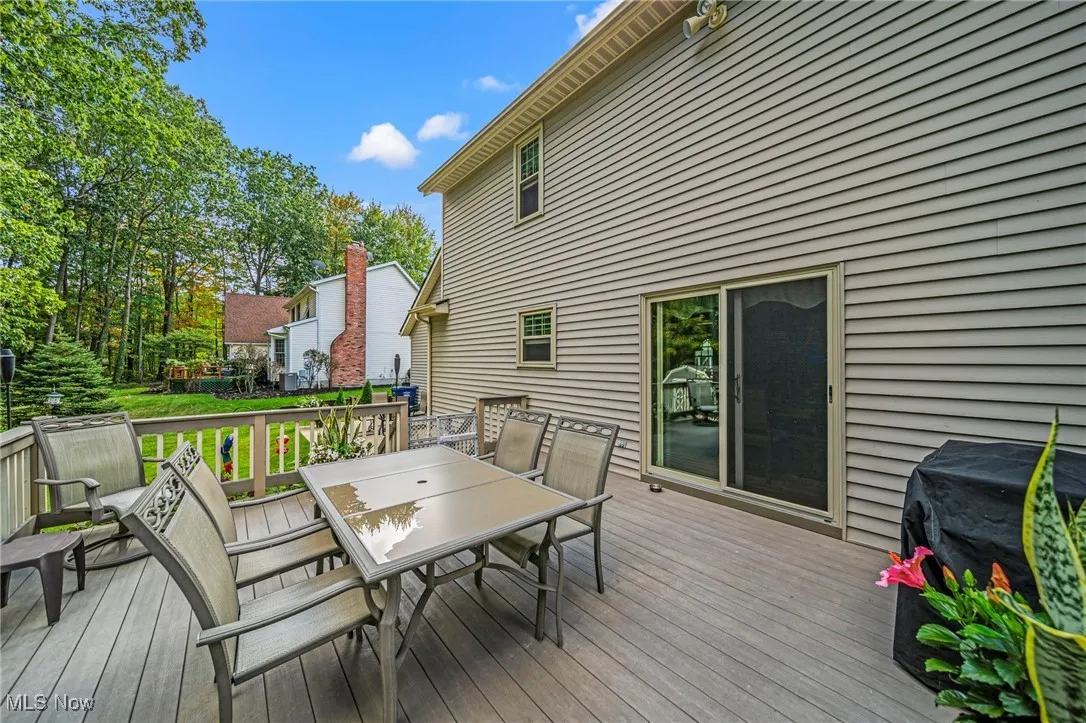 Trex deck featuring outdoor dining space