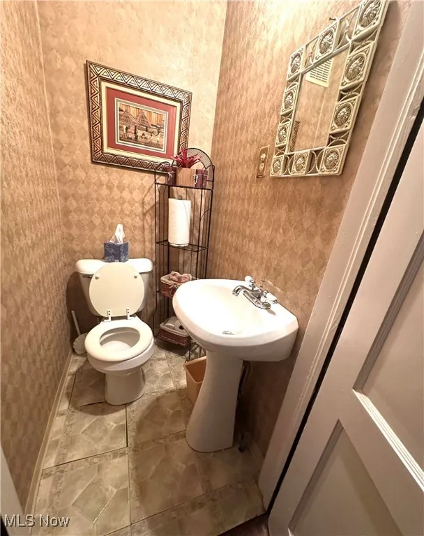 1st floor Powder room