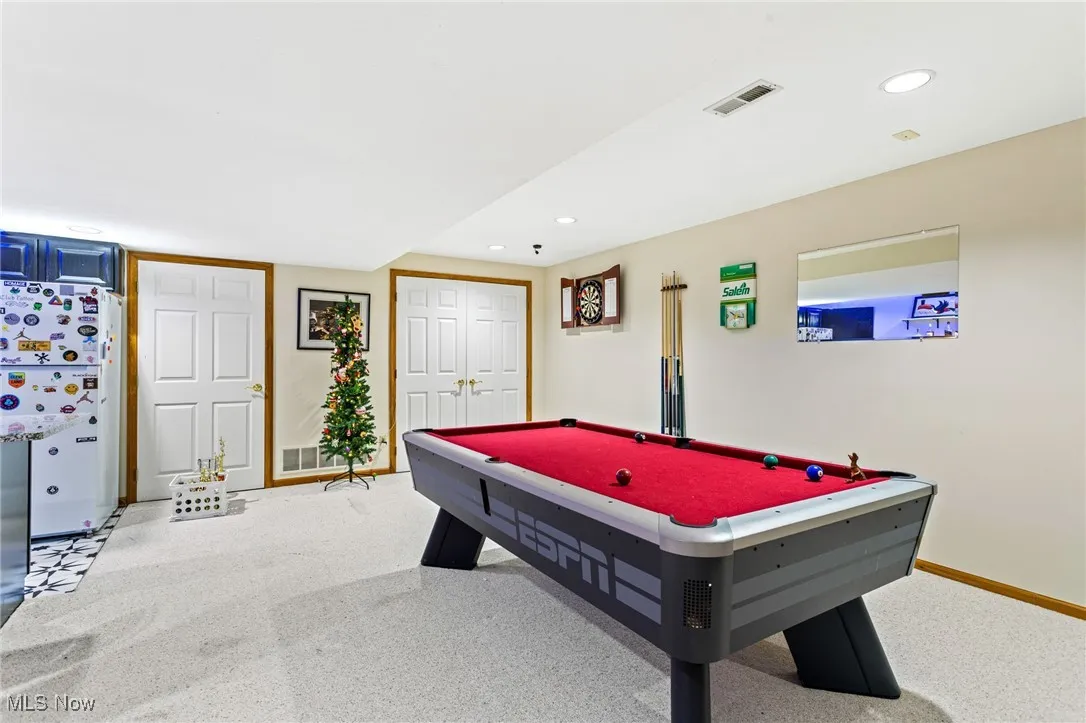 Rec room with carpet, billiards, and recessed lighting