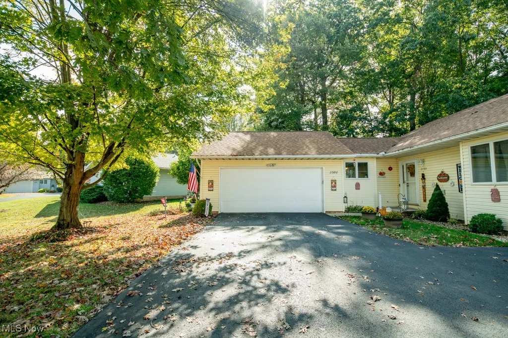Single story Condo featuring asphalt driveway, and attached garage