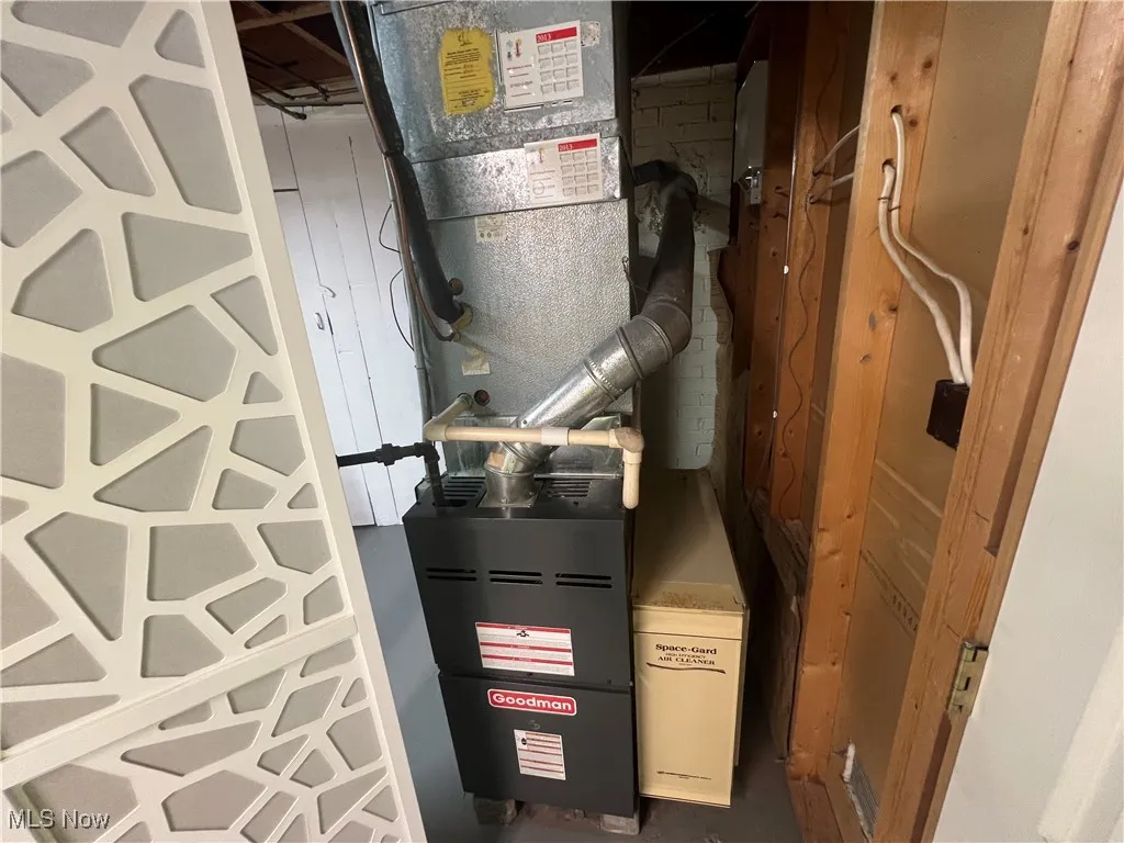 Utility room with heating unit