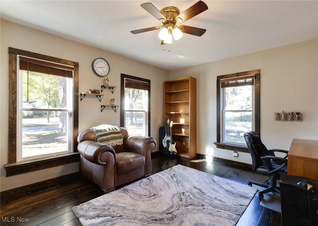 This room has great natural light!