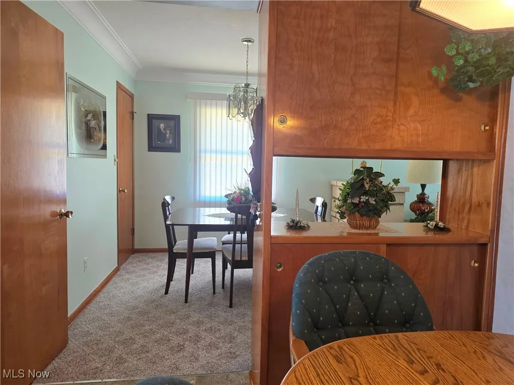 Pass through from Kitchen to Dining Room