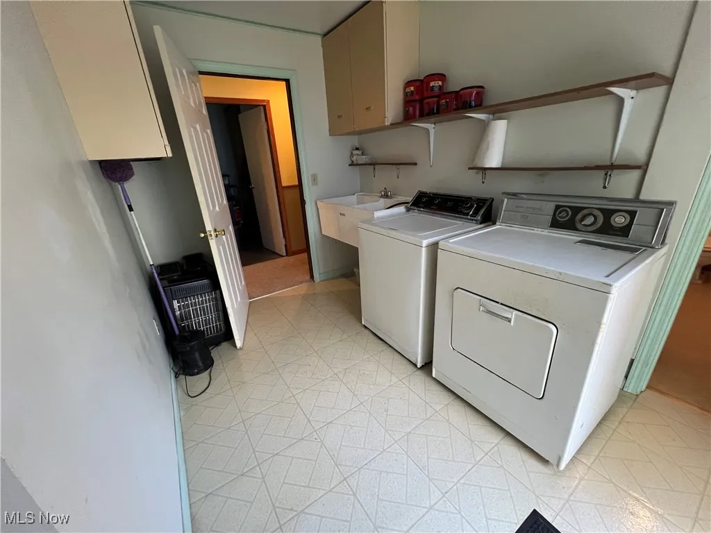 Washroom with independent washer and dryer and light floors