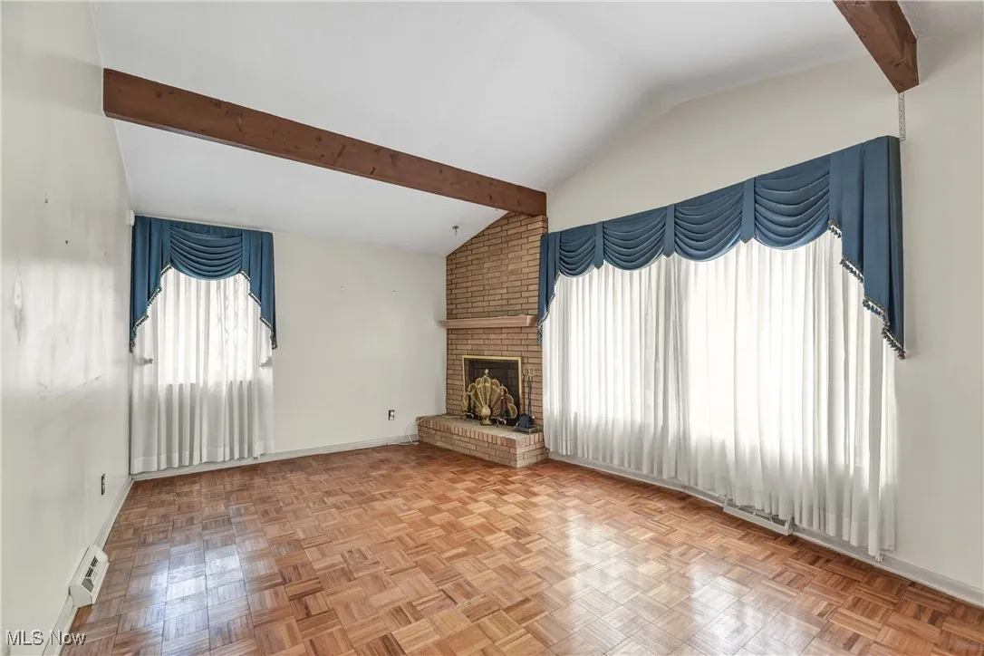 Living room with firepalce