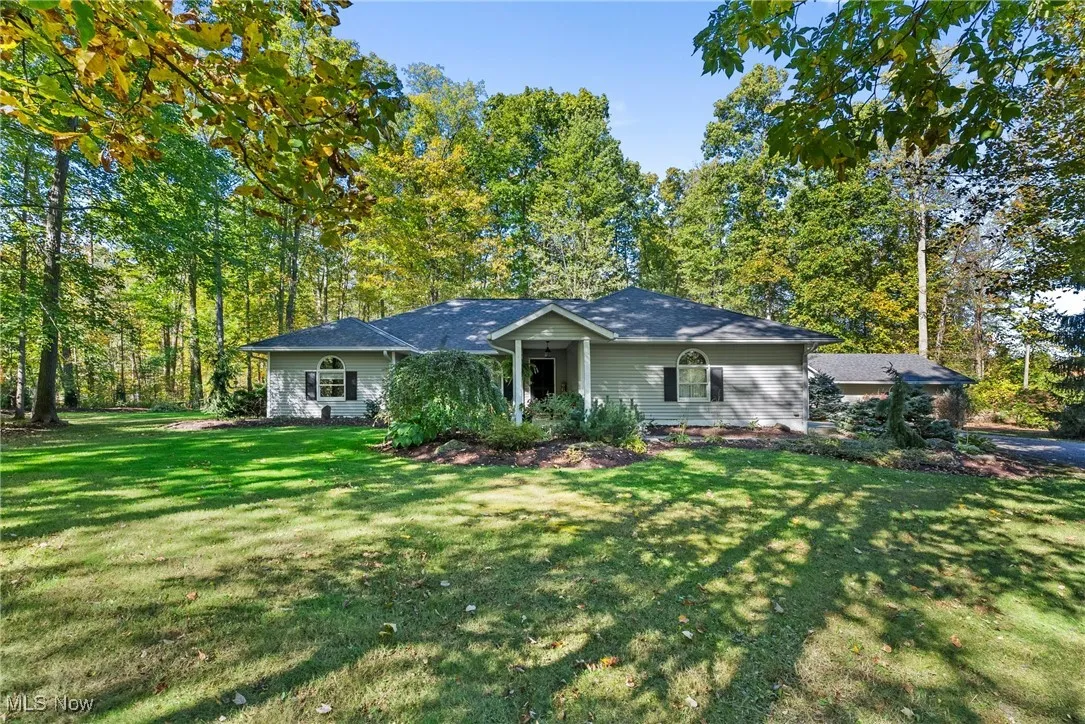 Ranch-style house with a front yard