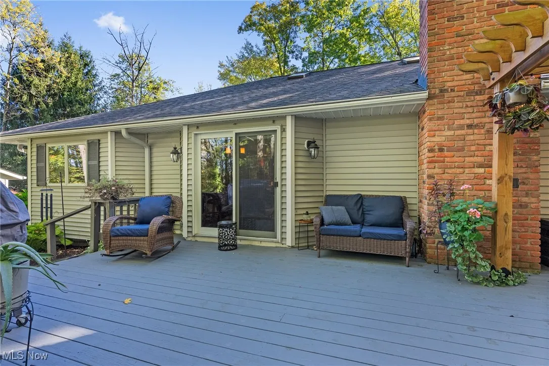 Deck with outdoor lounge area