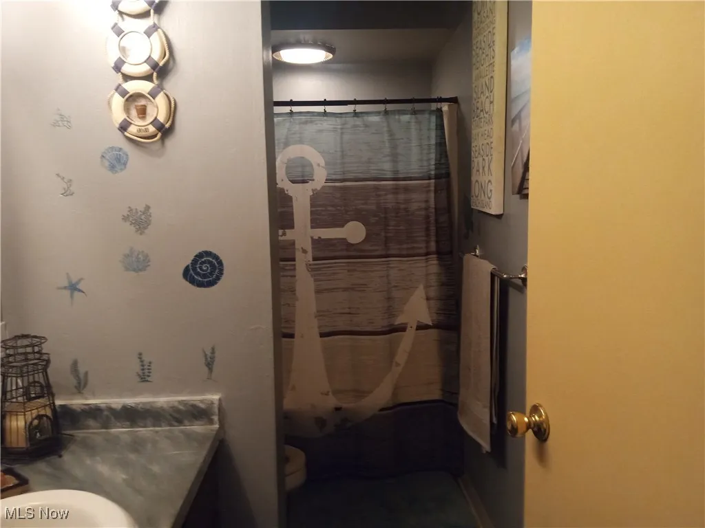 Full bath on second floor
