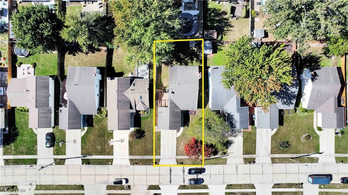 Aerial perspective of suburban area featuring property parcel outlined