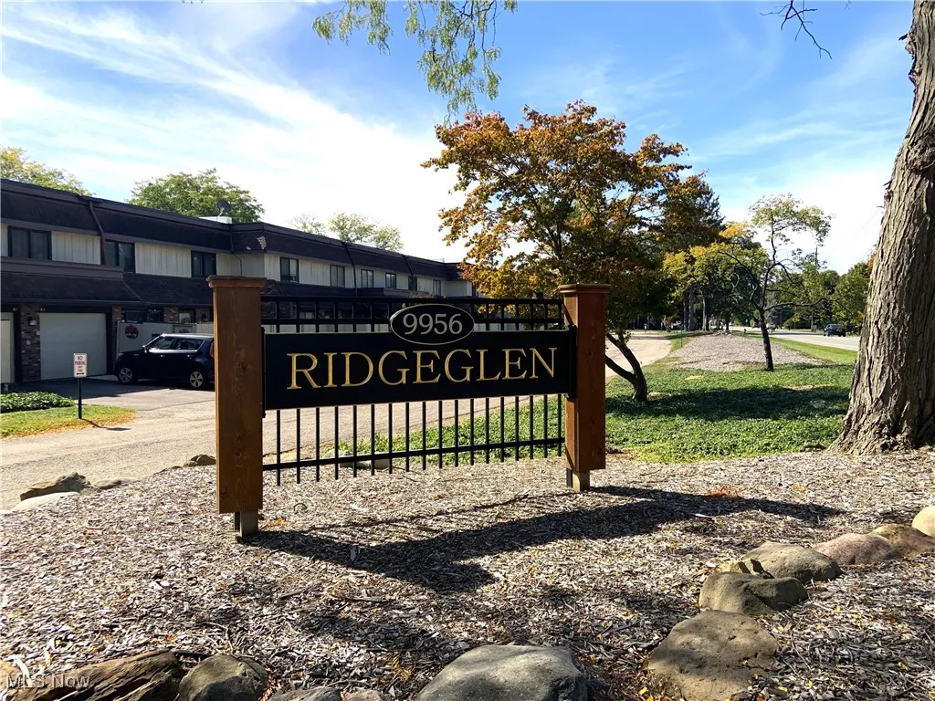 Community sign featuring a yard