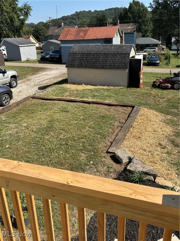 View of grassy yard