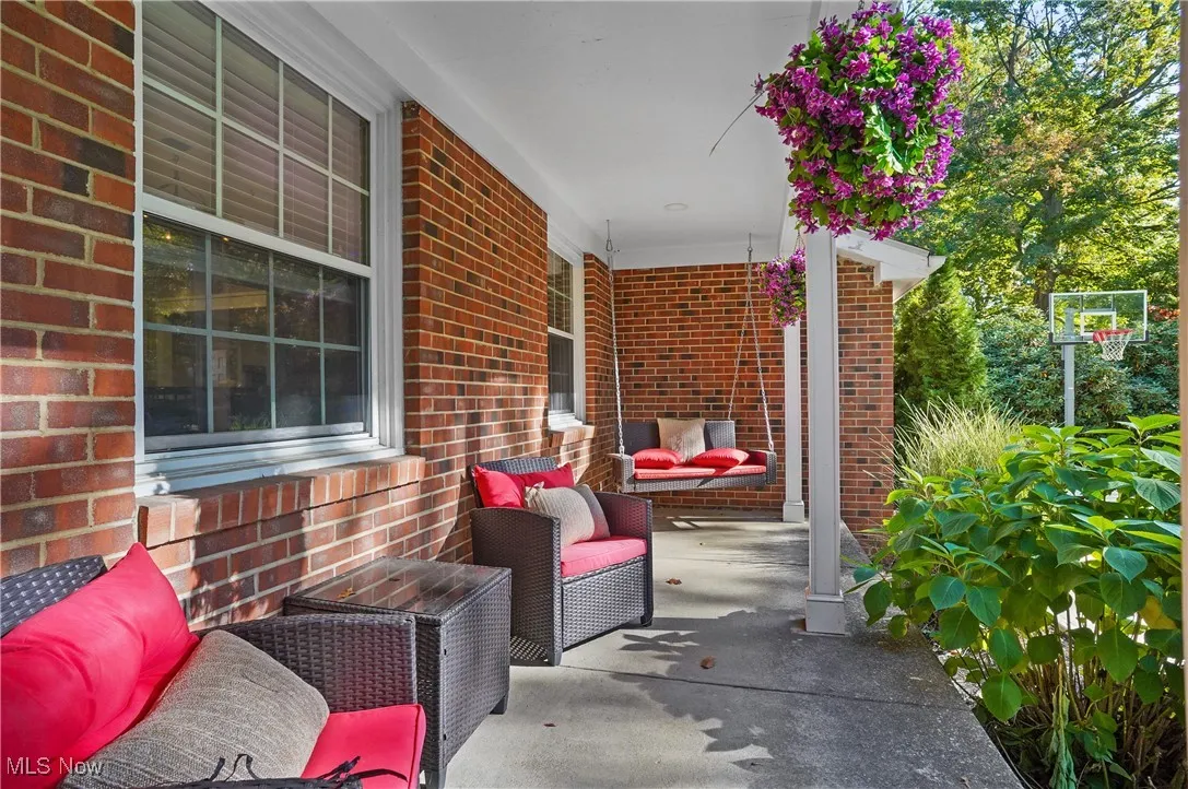 front porch featuring an outdoor living space