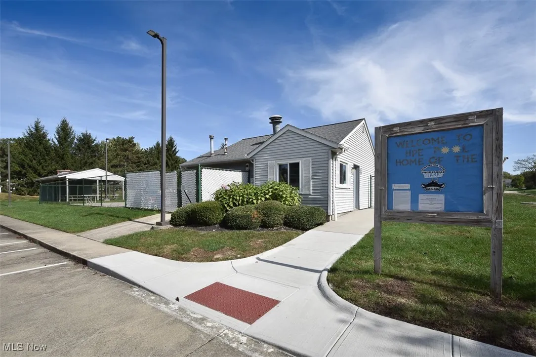 View of front of property featuring a front lawn
