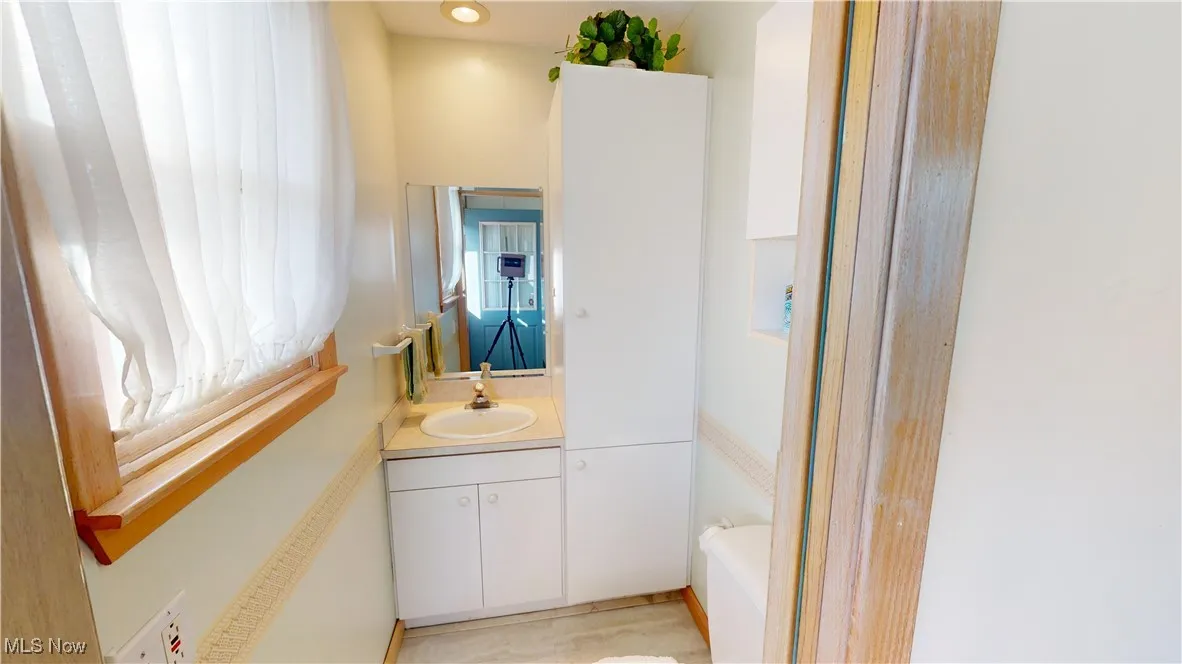 Half bathroom off of laundry room.