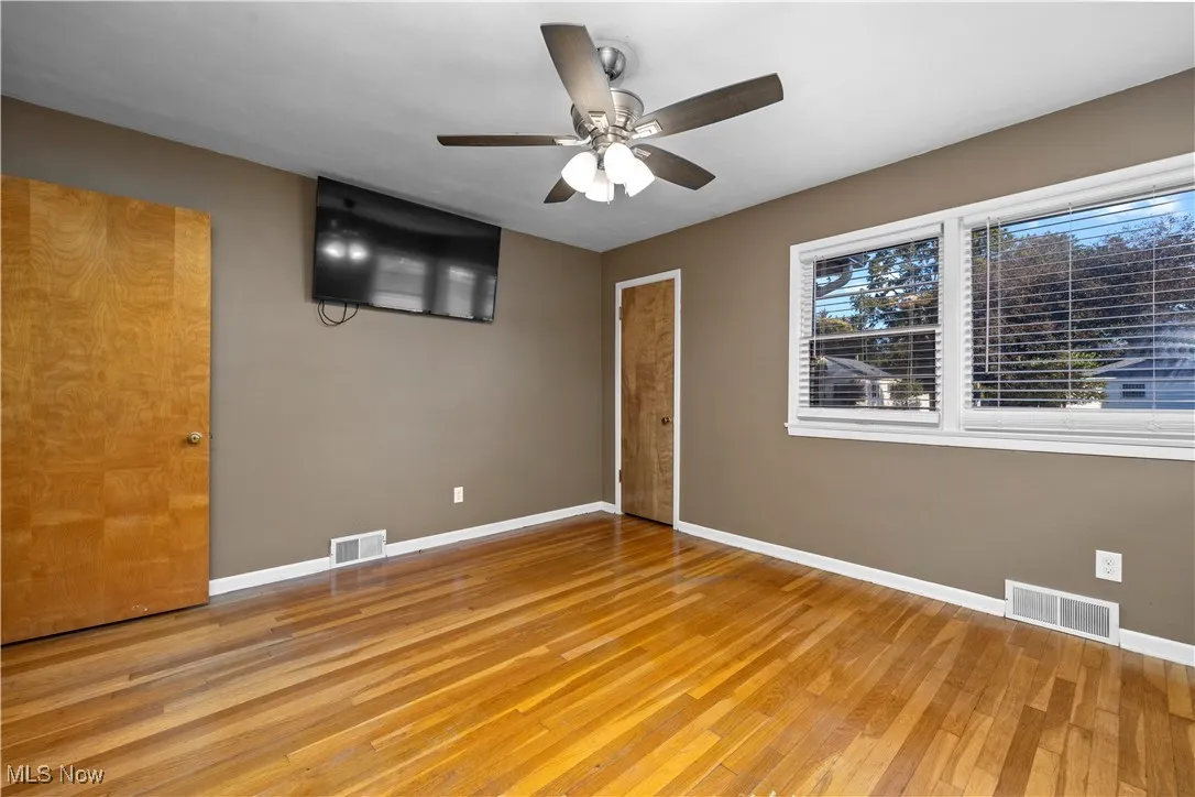 Unfurnished room featuring light wood-style floors and ceiling fan