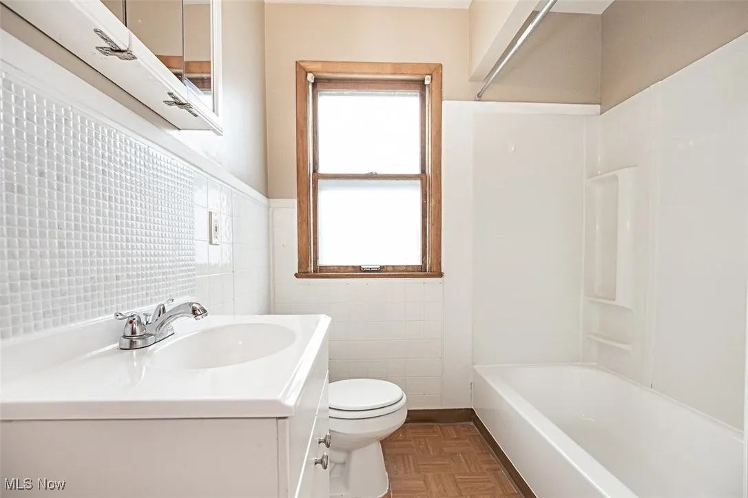 Upstairs Full Bath