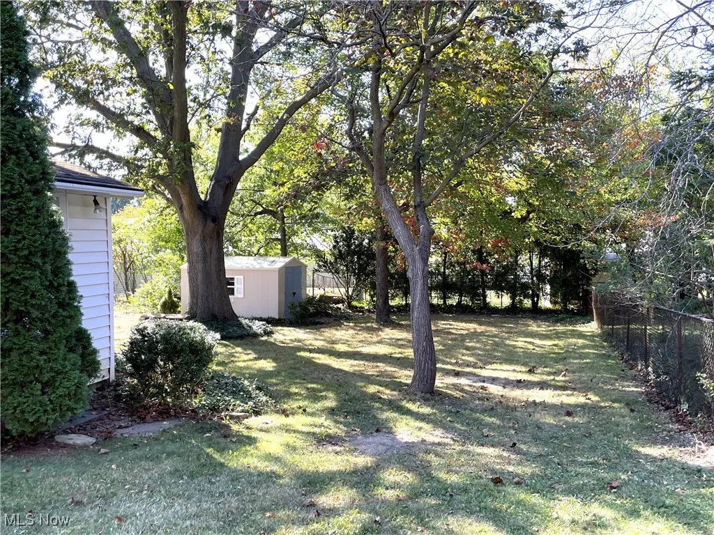 Large deep private yard.