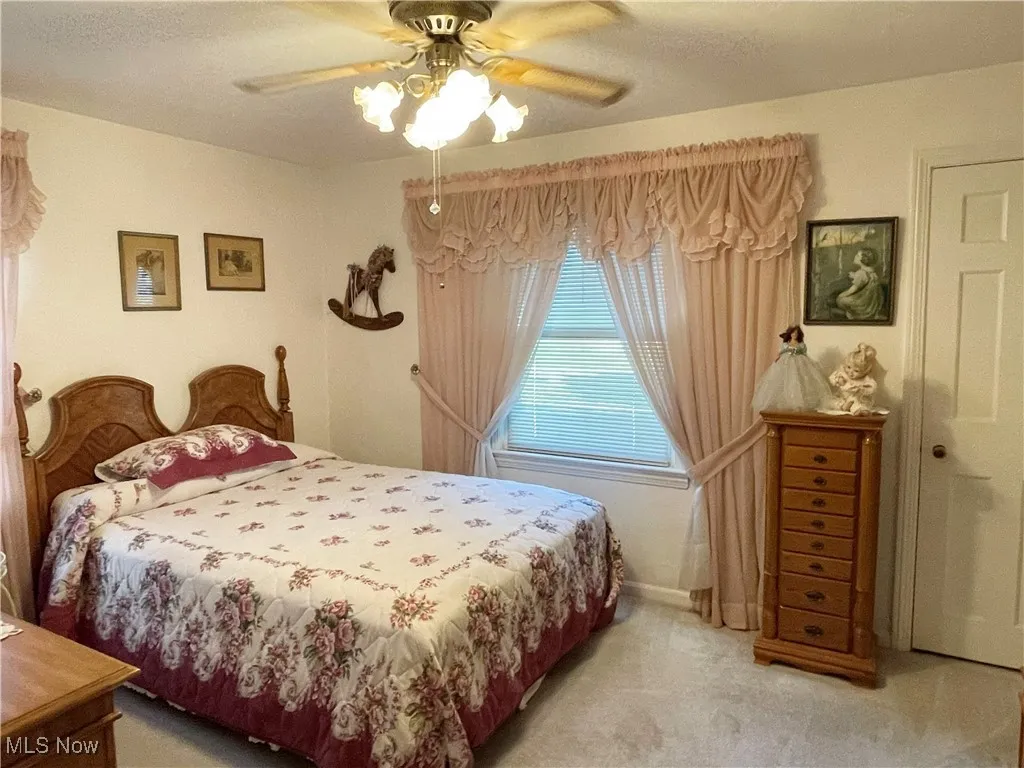 1st floor primary bedroom