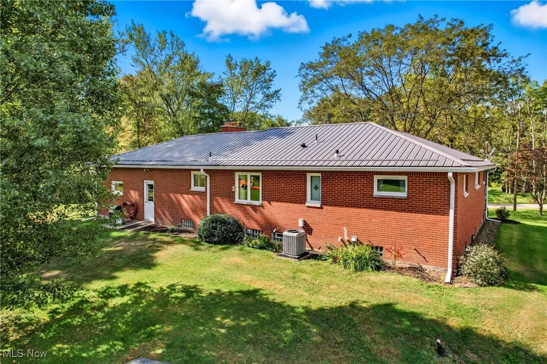 NEW hvac & newer metal roof offer worry free living