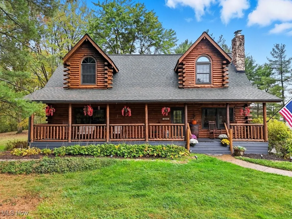 Welcome to 3590 E. Aurora Road!
