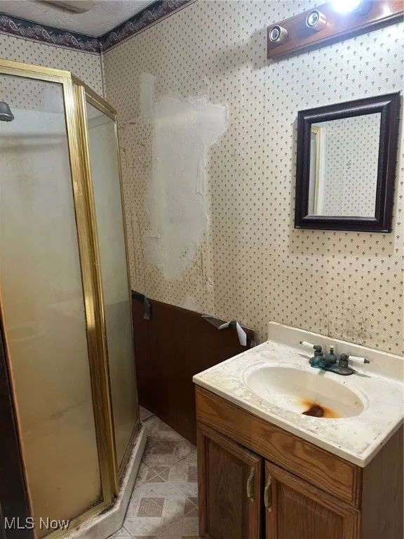 master bed full bath